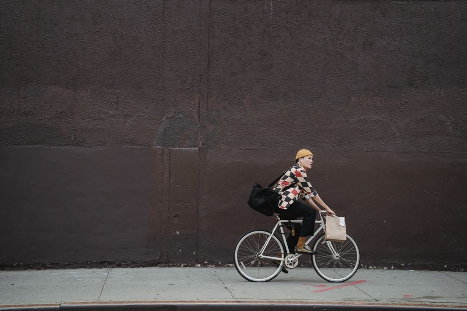 A strapped fixed-gear bike on daily commuting duty